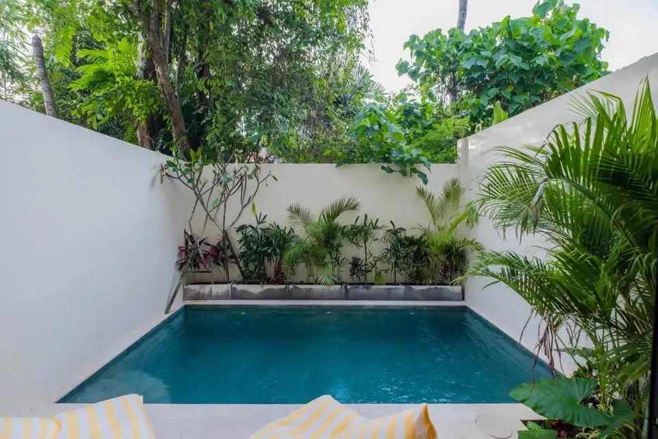 1 bedroom house with private pool, close to cafes, restaurants and beach