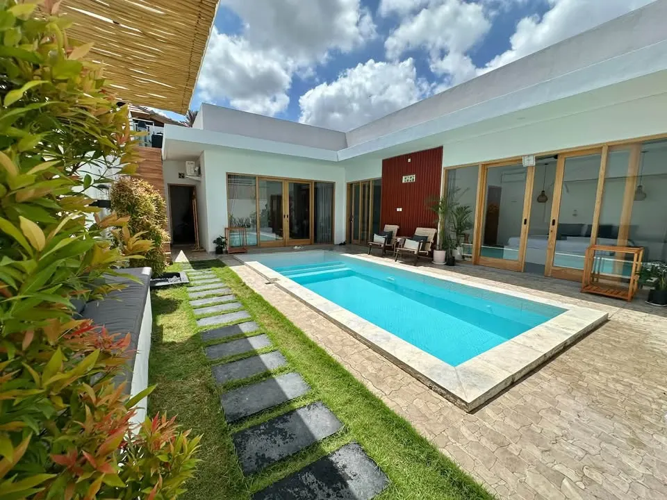 2 bedroom villa with private pool, close to cafes, restaurants, beach and convenience stores