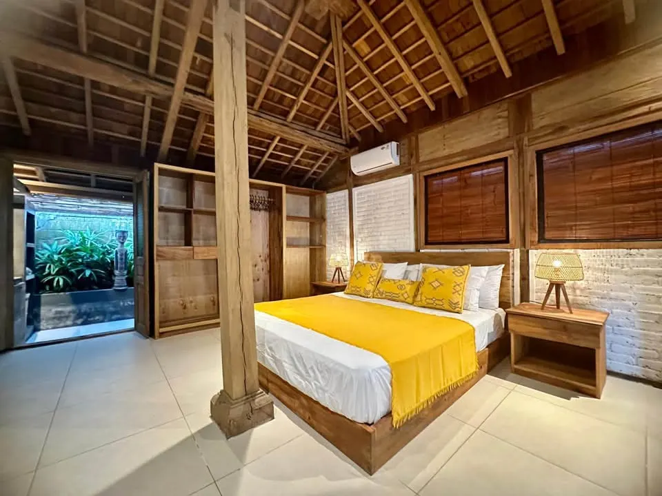 2 bedroom villa with private pool, near the beach