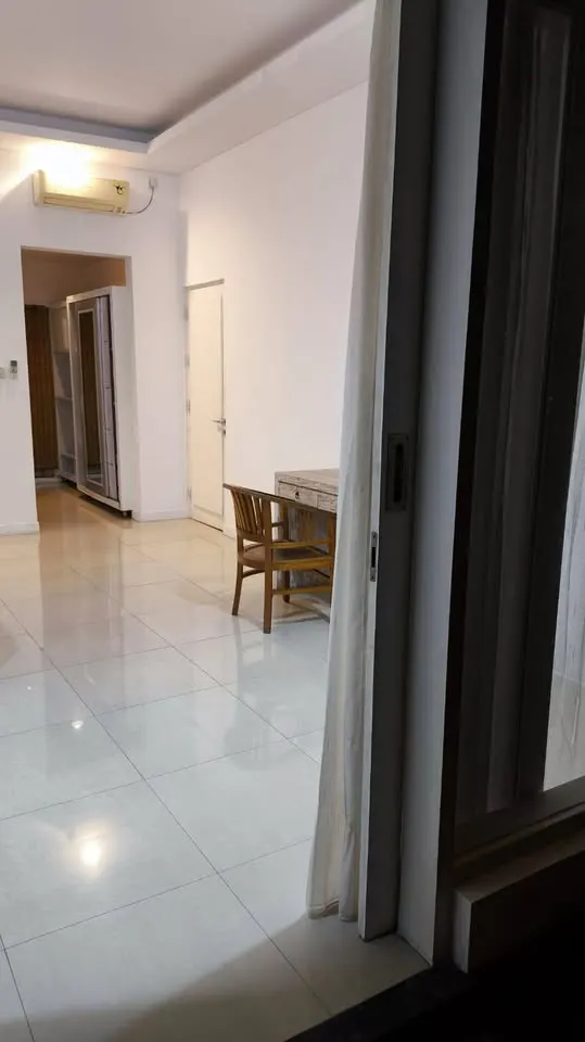 Room in suite with shared facilities, close to beach and shops