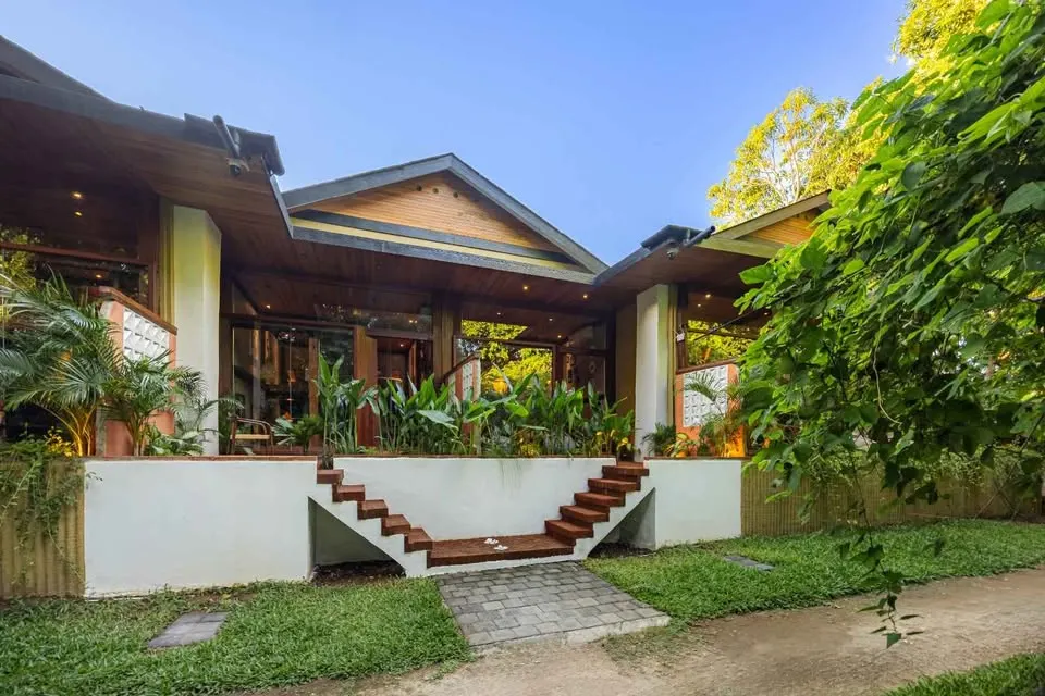 1 bedroom loft with shared pool, jungle canopy