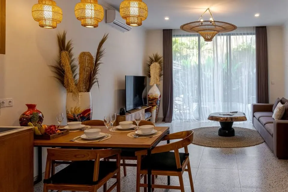 2 bedroom villa with pet-friendly policy, close to beaches, shops and cafés