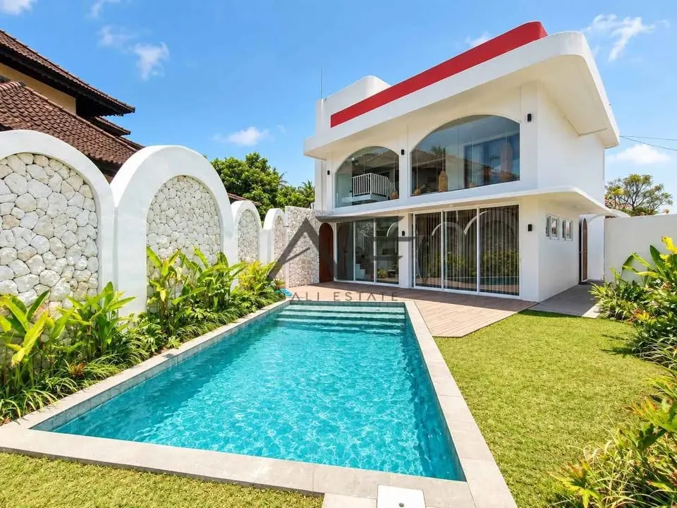 3 bedroom villa with private pool, near the beach
