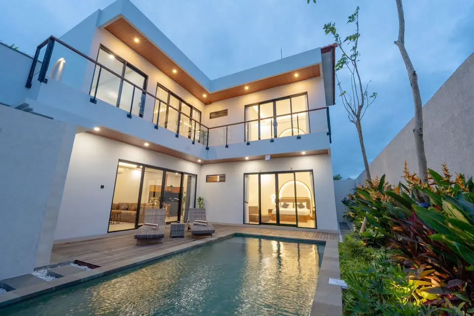 3 bedroom villa with private pool, walking distance to the beach