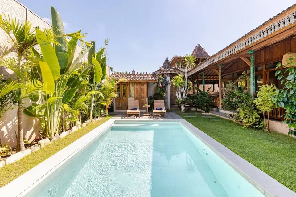 2 bedroom house with heritage charm, minutes from the beach