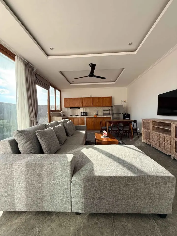 2 bedroom villa with private pool, near cafes and shops