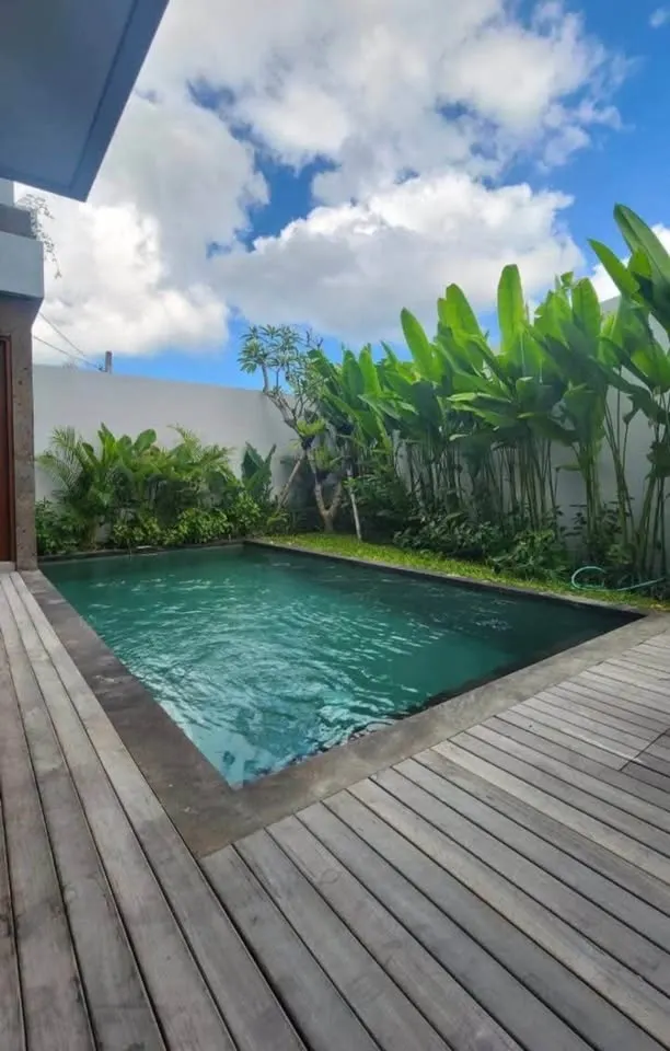 2 bedroom house with enclosed living room in Padanglinjong, Canggu