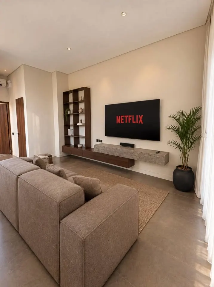 2 bedroom villa with private pool, near cafés and restaurants