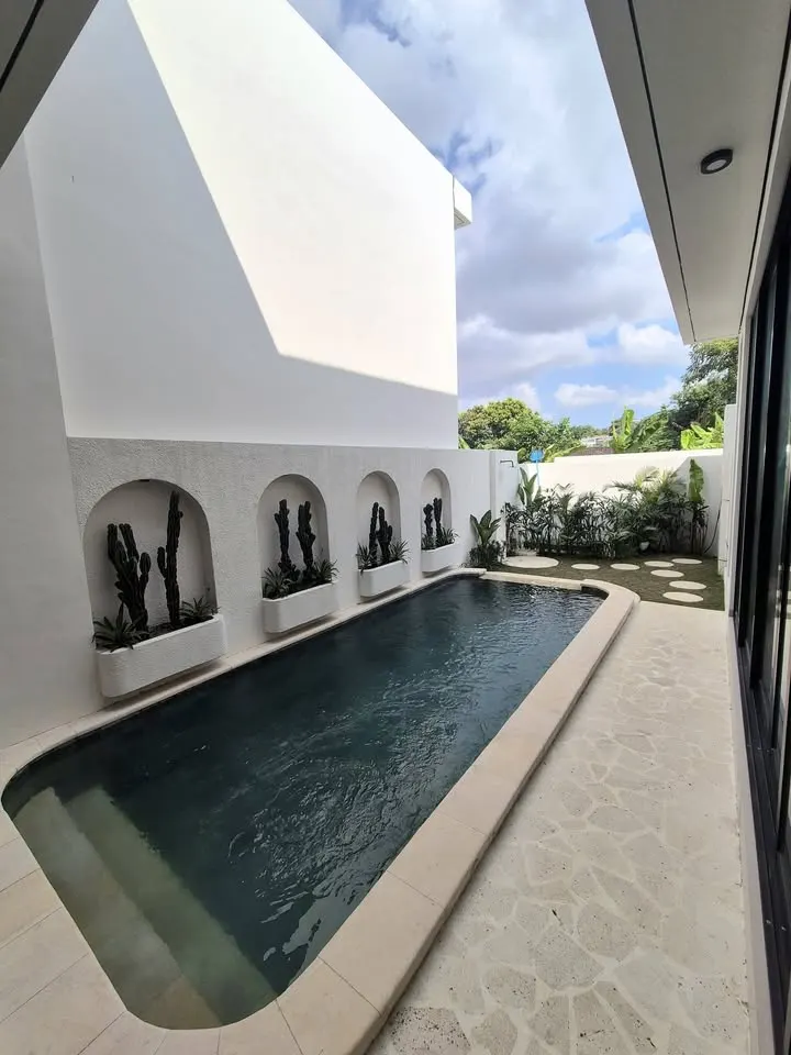 2 bedroom villa with private pool, peaceful location close to cafés and restaurants