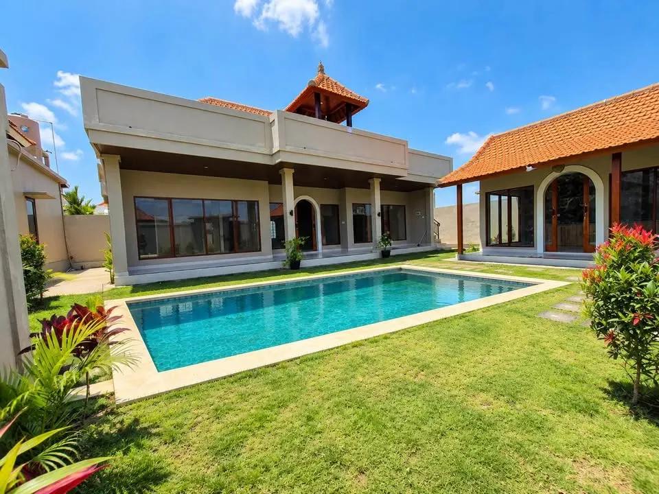 3 bedroom villa with private pool, 5 minutes to the beach