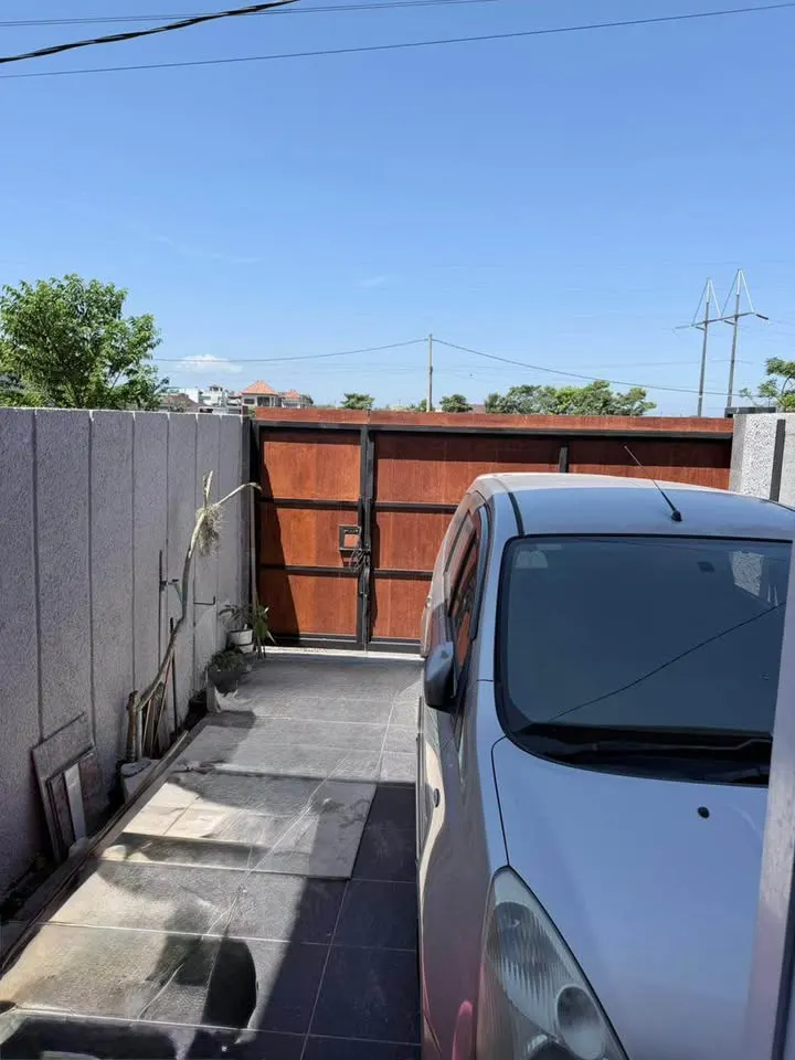 1 bedroom apartment with private parking, central location with easy access