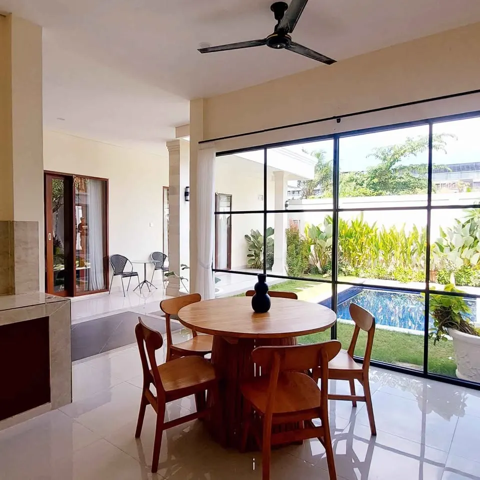 2 bedroom villa with private pool, close to restaurants, cafes and playgrounds