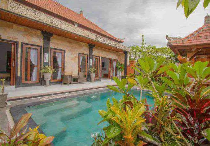 2 bedroom villa with private pool, quiet green area
