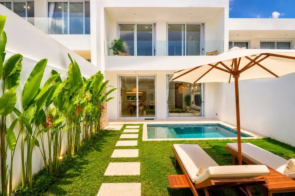 2 bedroom villa with private pool and tropical garden, 3 minutes from Melasti Beach