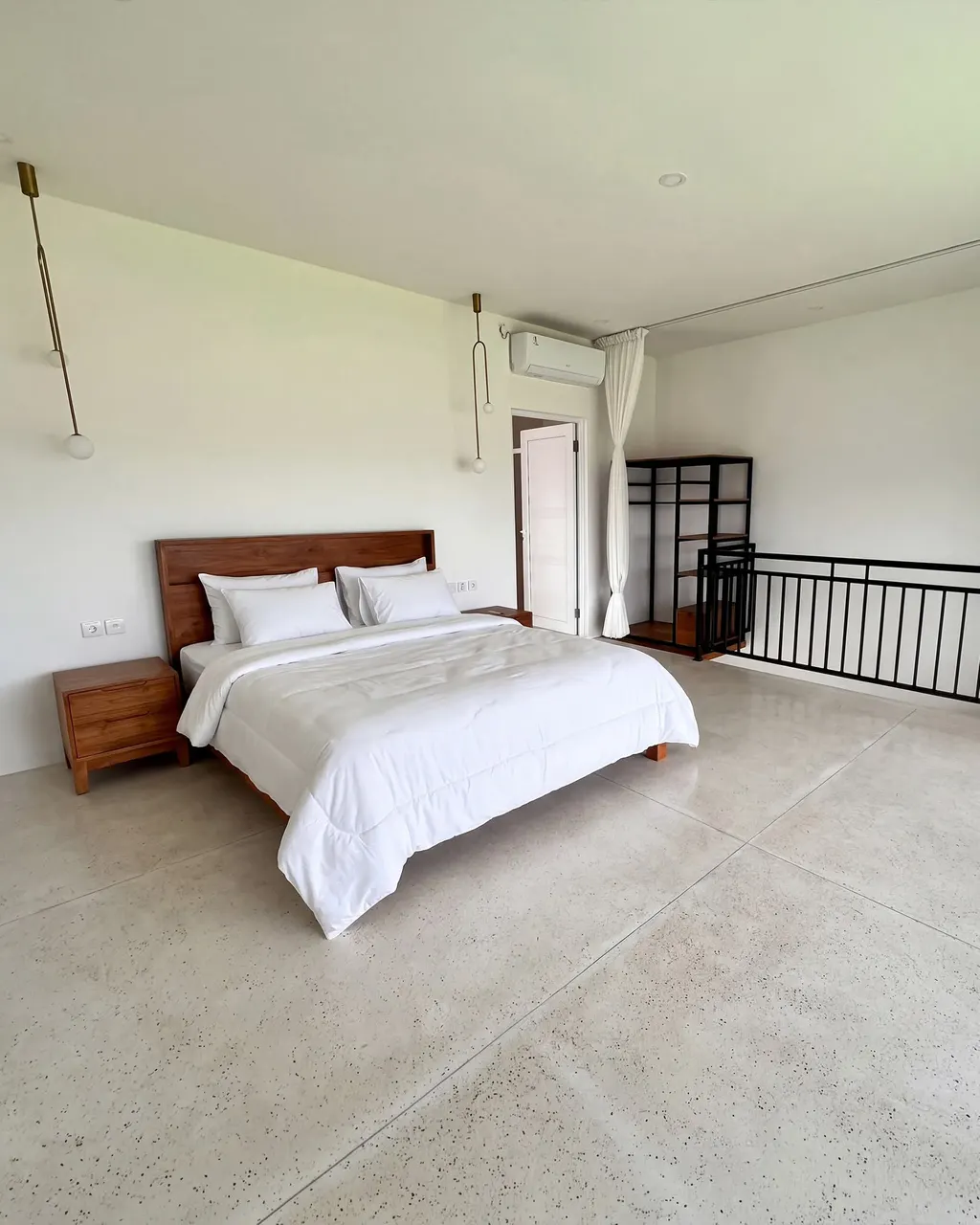 1 bedroom apartment with private balcony