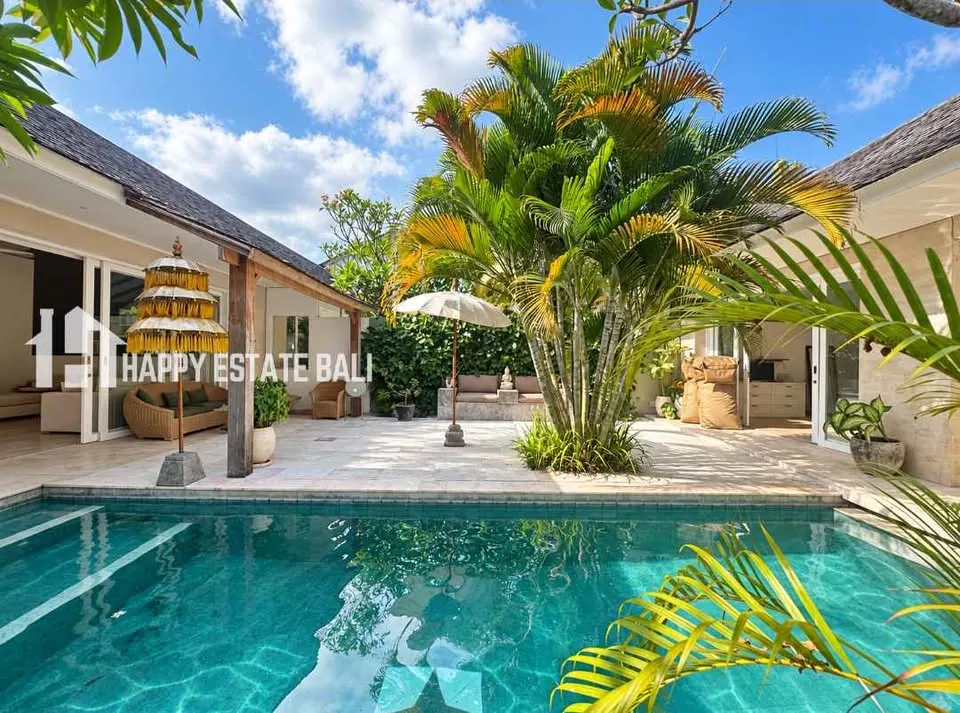 3 bedroom villa with private pool, quiet pocket, five minutes from the beach