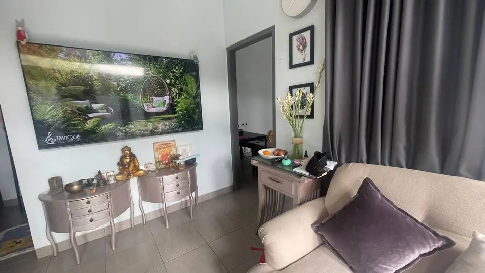 3 bedroom house with private parking