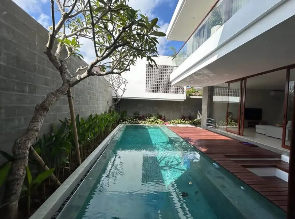3 bedroom villa with private pool, close to schools, cafes and major areas