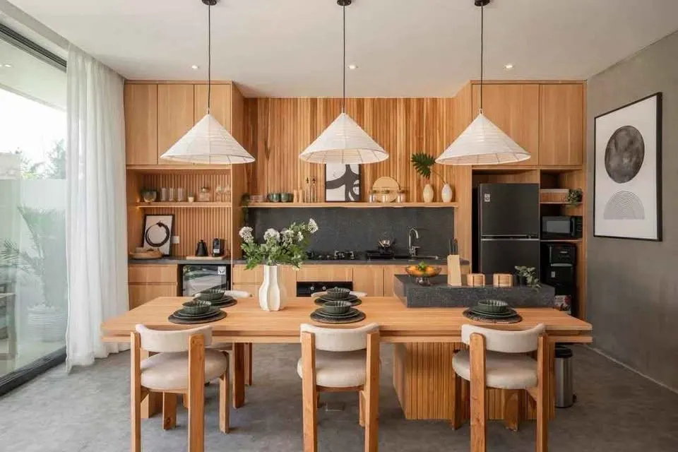 2 bedroom house with enclosed livingroom