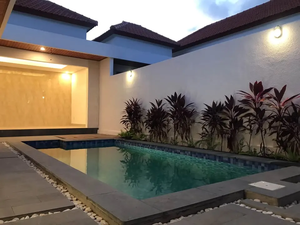 2 bedroom house with private pool, close to shops and beach
