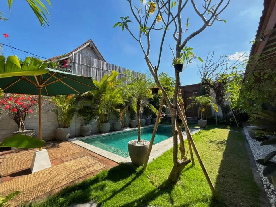 3 bedroom villa with tropical garden, close to Batu Bolong and Canggu hotspots